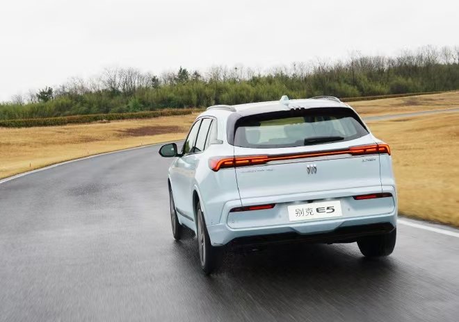 试驾别克E5 感受合资纯电SUV的豪华感