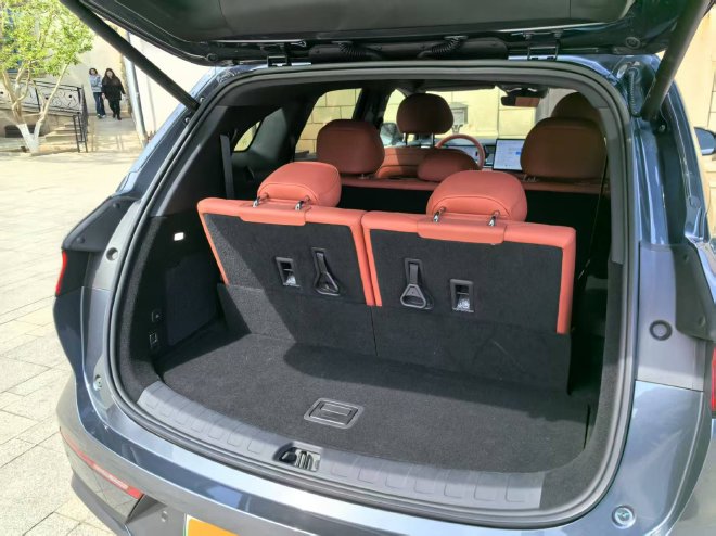 智能与豪华再升级 试驾比亚迪旗舰车型汉L与唐L