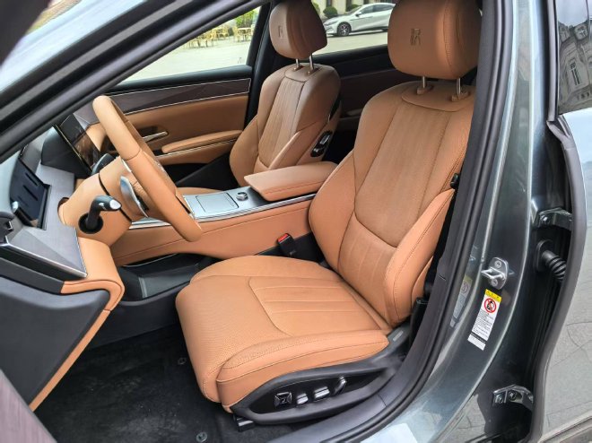 智能与豪华再升级 试驾比亚迪旗舰车型汉L与唐L