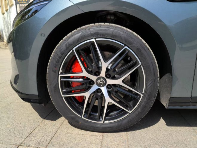 智能与豪华再升级 试驾比亚迪旗舰车型汉L与唐L