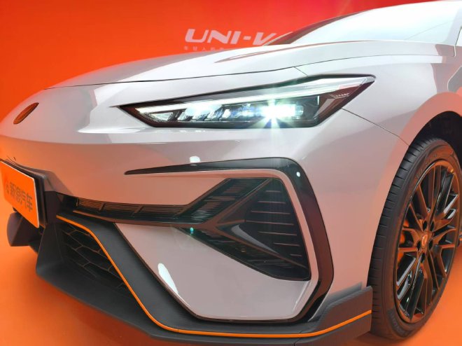 更懂运动和时尚 静态体验长安第三代UNI-V