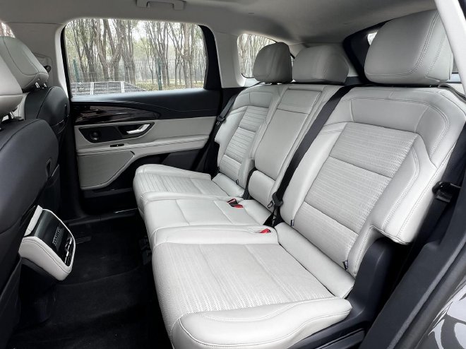 美式豪华大五座 体验林肯航海家