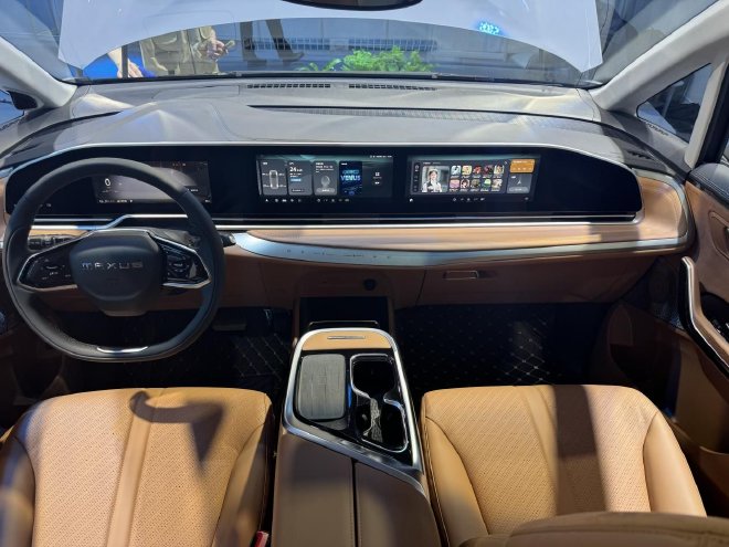 2024北京车展探馆:上汽大通大家7 PHEV/9 PHEV亮相