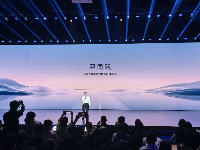 订单突破2.2万台 星途星纪元ET正式进行交车