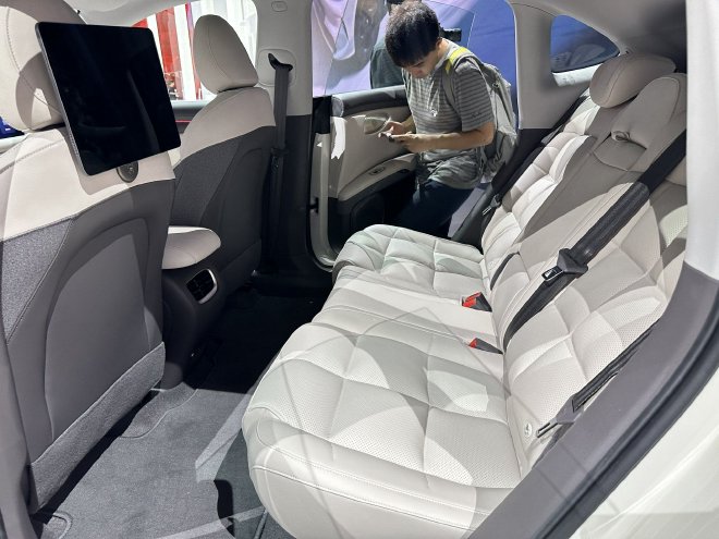 2024成都车展:新款智己LS6预售22.99万起