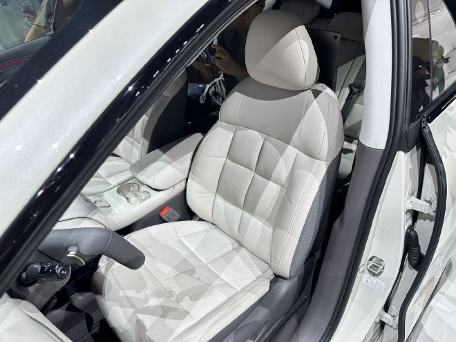 2024成都车展:新款智己LS6预售22.99万起