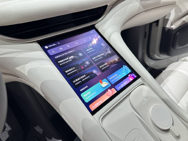 2024成都车展:新款智己LS6预售22.99万起