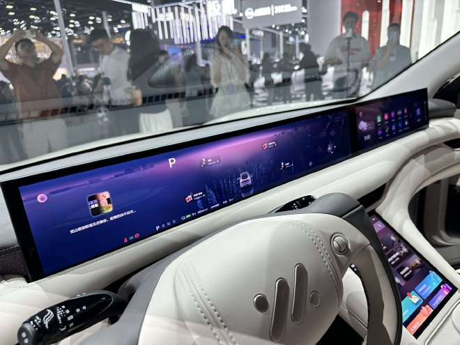 2024成都车展:新款智己LS6预售22.99万起