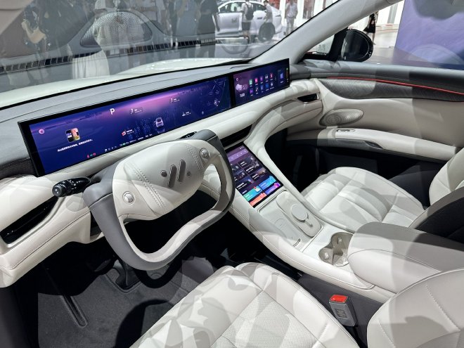 2024成都车展:新款智己LS6预售22.99万起