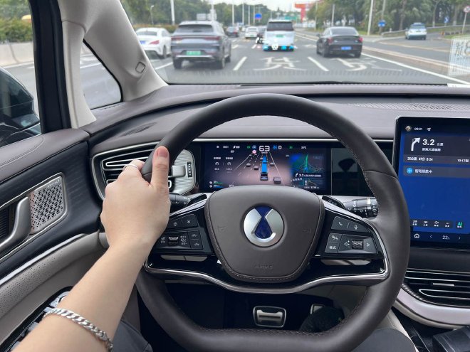 底盘/智驾/座舱等六部分均升级 试驾2025款腾势D9