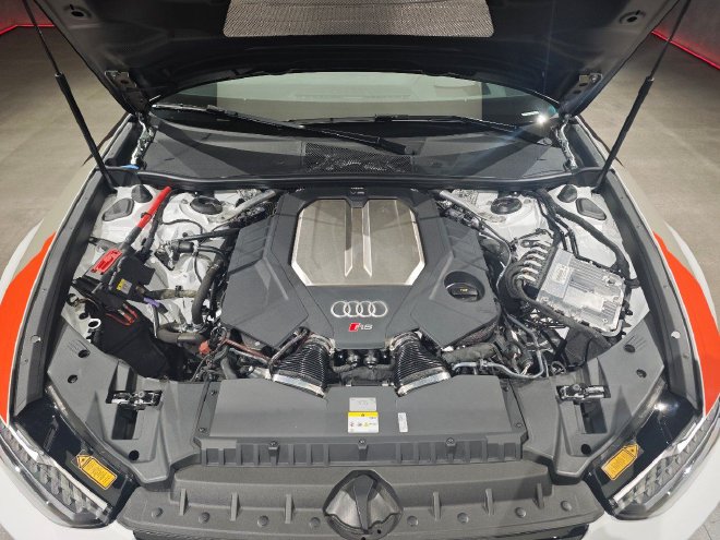 具有收藏价值 一汽奥迪RS旗舰双车正式上市