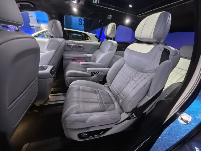 2025深蓝汽车秋季新品发布 深蓝L06/新款深蓝S07多款车型亮相