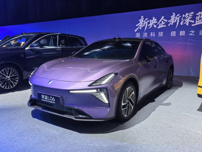 2025深蓝汽车秋季新品发布 深蓝L06/新款深蓝S07多款车型亮相