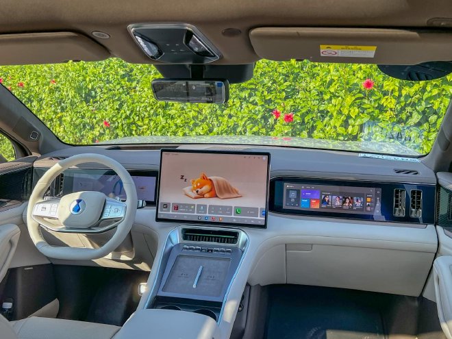 舒适与性能相得益彰 动态试驾腾势N8L