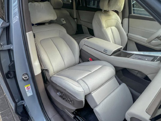 舒适与性能相得益彰 动态试驾腾势N8L