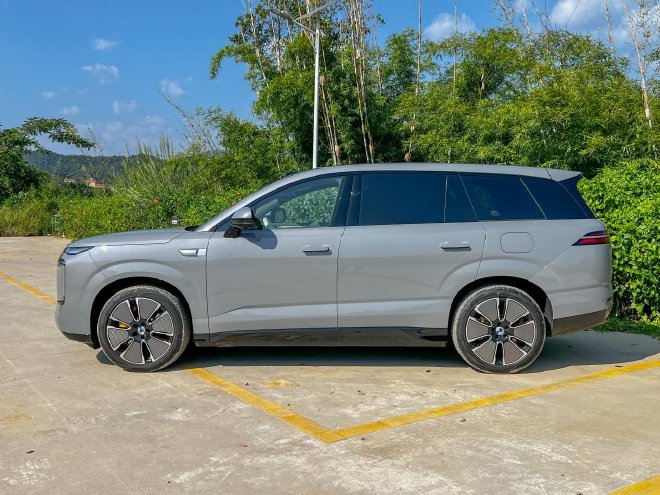 舒适与性能相得益彰 动态试驾腾势N8L