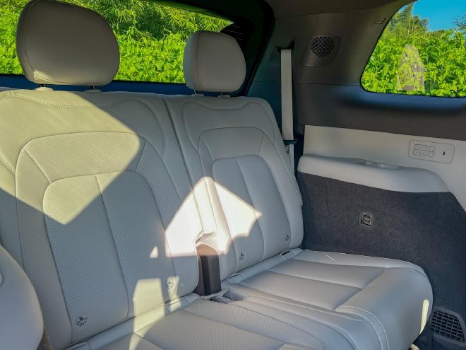 舒适与性能相得益彰 动态试驾腾势N8L