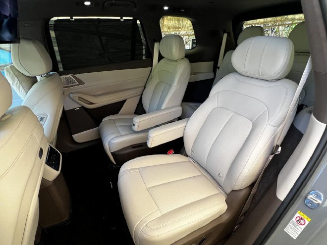 舒适与性能相得益彰 动态试驾腾势N8L