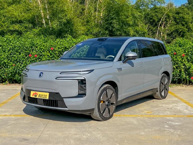 舒适与性能相得益彰 动态试驾腾势N8L