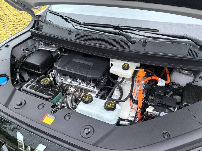 一款车配三种动力 综合试驾五菱星光730混动版