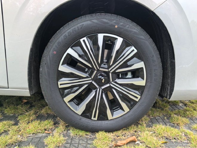 一款车配三种动力 综合试驾五菱星光730混动版