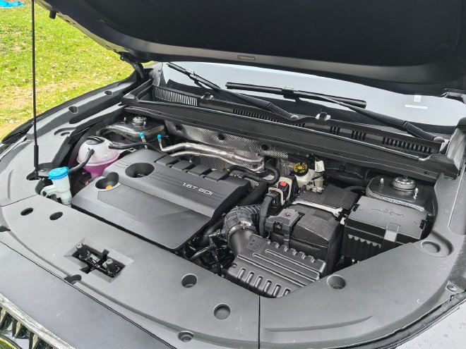 动力够用配置全 试驾奇瑞第五代瑞虎8虎踞版