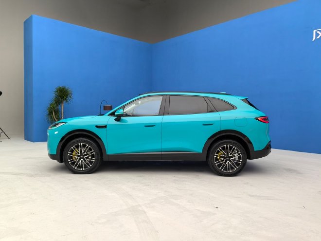 搭载猎鹰700+ 抢先体验风云T9L四驱版