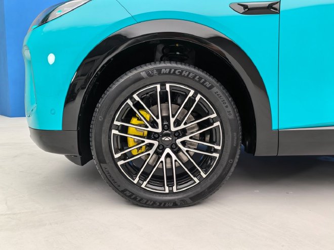 搭载猎鹰700+ 抢先体验风云T9L四驱版