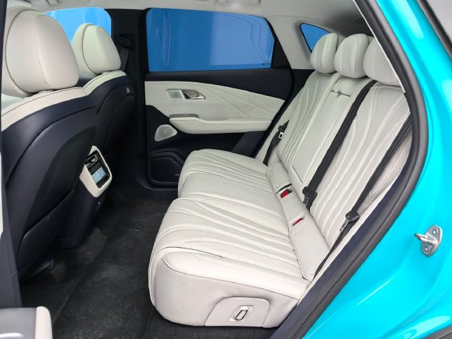 搭载猎鹰700+ 抢先体验风云T9L四驱版