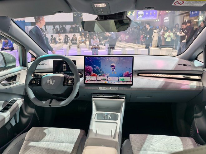 2025广州车展:MG4半固态安芯版亮相