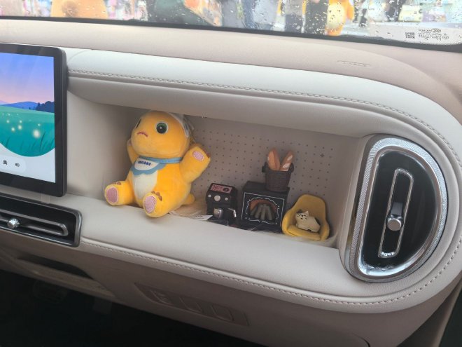 售价4.48-5.48万元 第五代宏光MINIEV上市