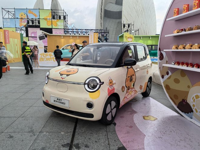 售价4.48-5.48万元 第五代宏光MINIEV上市