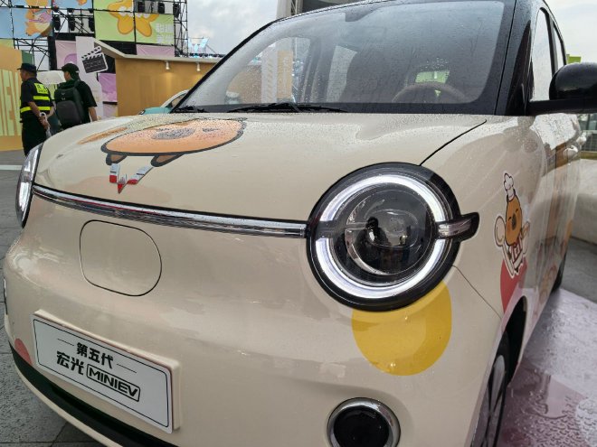 售价4.48-5.48万元 第五代宏光MINIEV上市