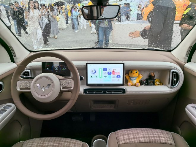 售价4.48-5.48万元 第五代宏光MINIEV上市