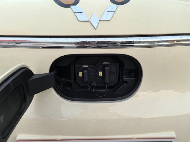 售价4.48-5.48万元 第五代宏光MINIEV上市