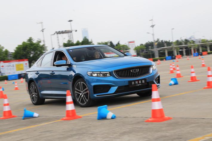 场地体验吉利星瑞