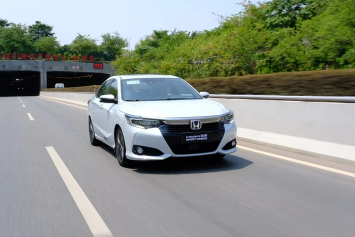 试驾新凌派锐·T动/锐·混动