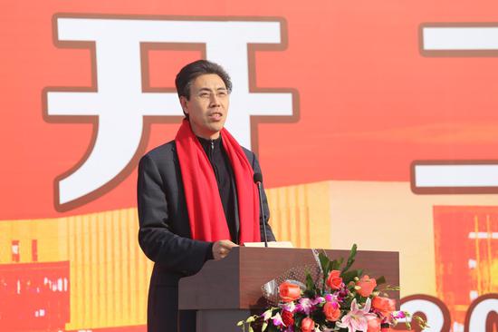 中国建筑第五工程局有限公司党委书记、董事长田卫国致辞,他表示将全力发挥央企优势,聚焦品质发展,配备精英团队,高质量完成工程