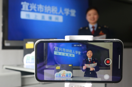 (图为宜兴税务开展“政策云辅导”)
