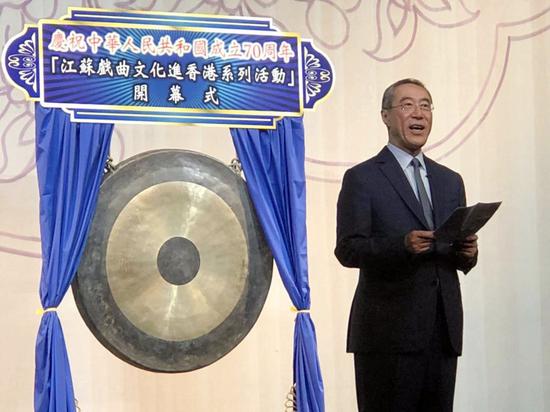 唐英年先生在开幕式现场致辞。