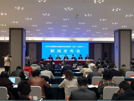 新闻发布会现场图