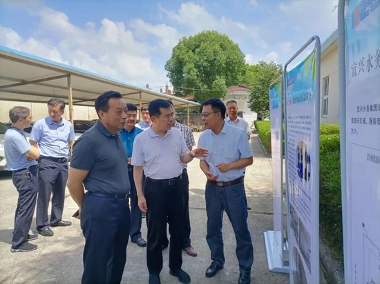 2021年7月21日,无锡市人大常委会就《无锡市供水条例修正案(草案)》开展立法调研。(无锡市人大常委会供图)