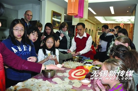 在春节里找乐子 锡城老外过年两极化