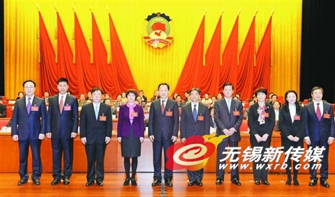 政协无锡市十四届一次会议闭幕,新一届领导成员集体亮相。(张立伟/摄)