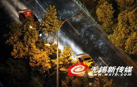 市气象台在20点39分发布雷暴橙色预警信号。