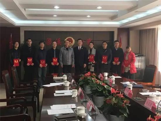 区检察院聘请党派成员担任特约检察员,开展民主监督