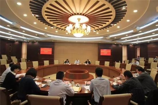 区委召开民主党派、工商联、无党派座谈会听取党代会报告意见