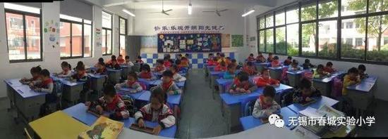 全班一起拨,整齐有序听指挥