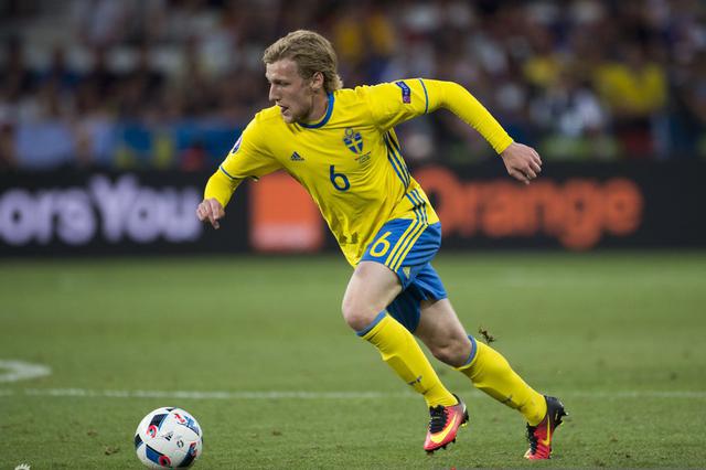 镇政府会计沉迷赌球贪污7000万 被判处无期徒刑