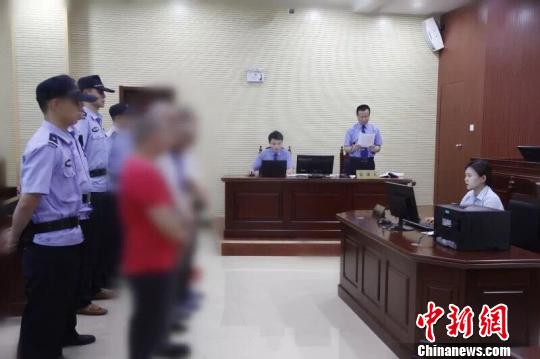 被告人在庭上。 云龙检察 摄